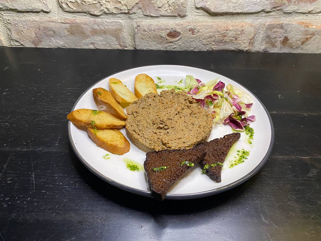 Паштет из куриной печени с хрустящими тостами
